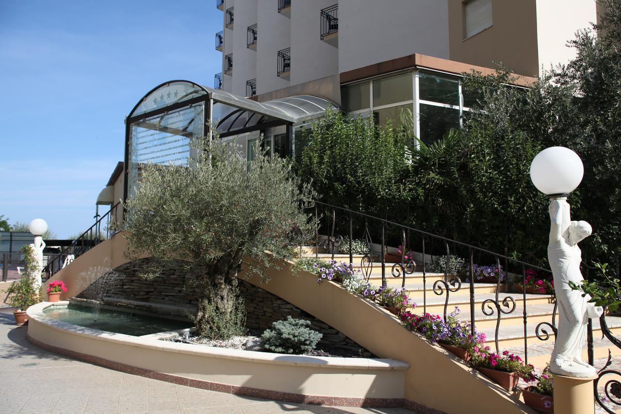 Hotel Plaza Llido Degli Estensi Exterior photo
