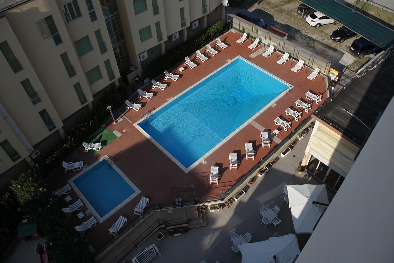 Hotel Plaza Llido Degli Estensi Exterior photo